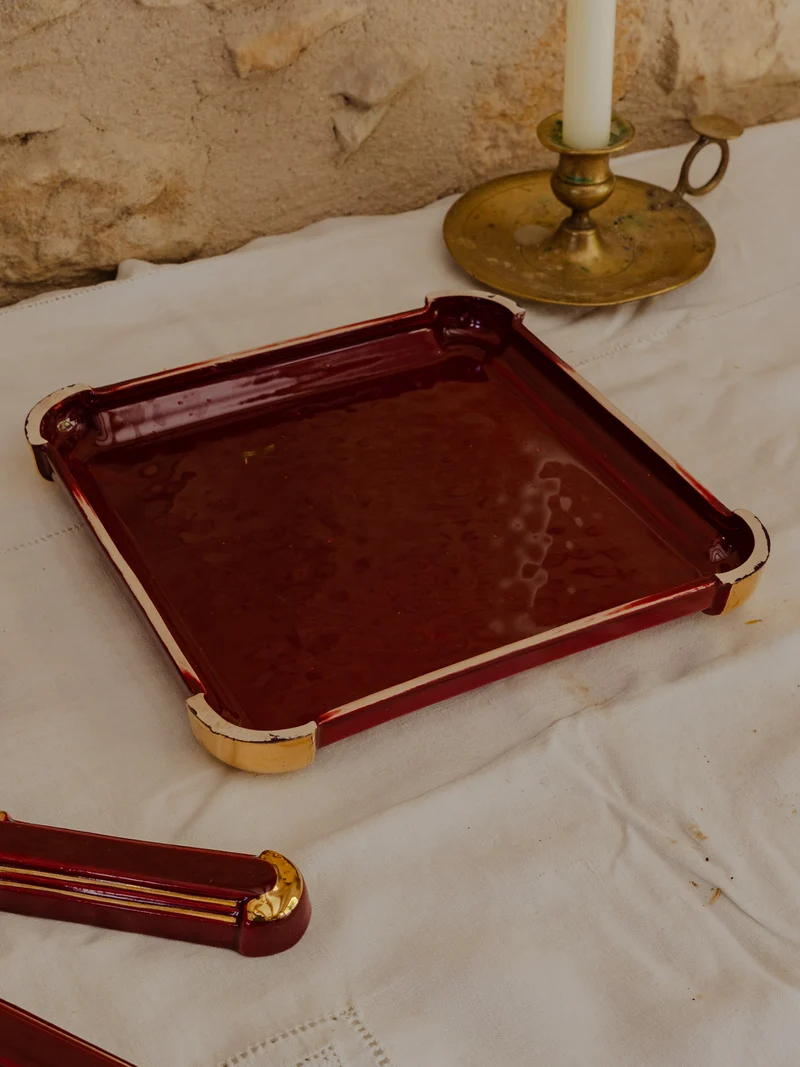 Loïs, le lot de 12 portes-couteaux et d'un dessous de plat bordeaux N°656