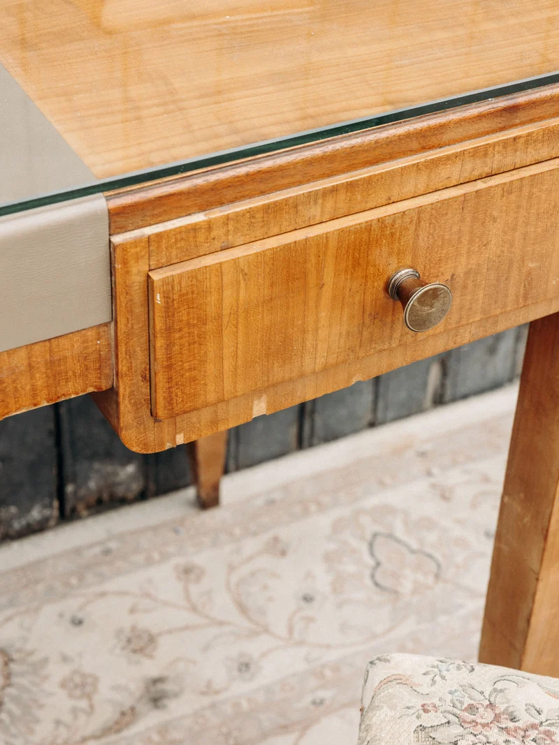 Edouard, le bureau ancien en bois au style Louis XVI N°723