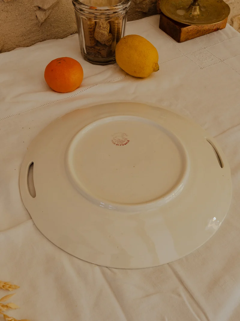 Nestor, le lot de 5 assiettes et 1 plat à gâteaux en faïence N°683
