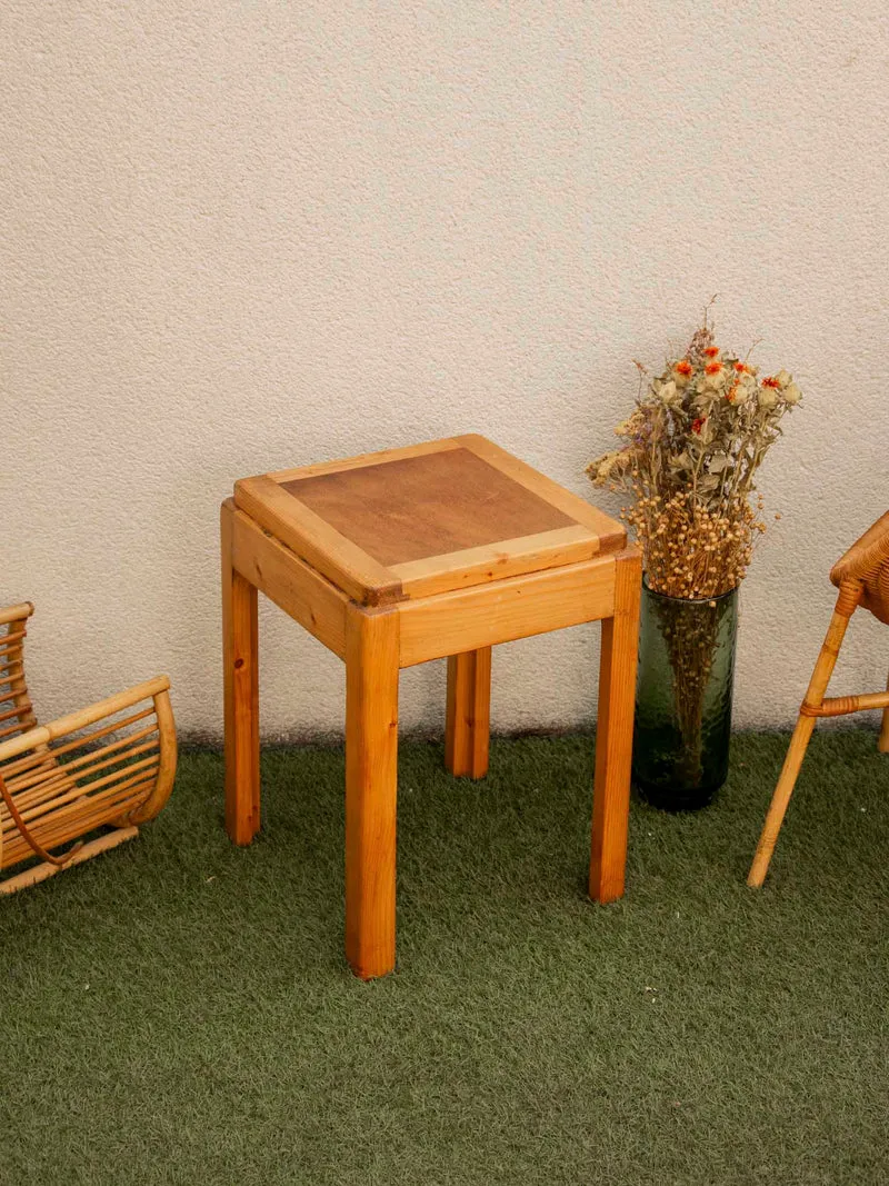 Axel, le tabouret aux lignes brutaliste en bois massif N°681