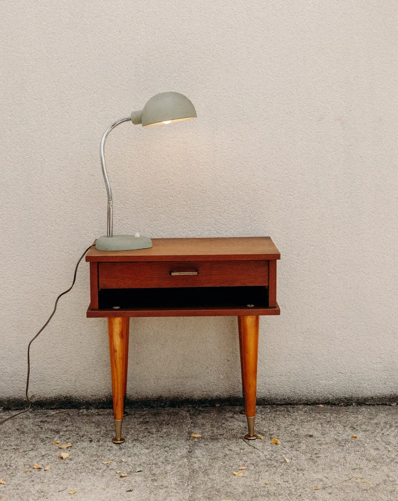 Julia, la lampe de bureau au design d'atelier N°950