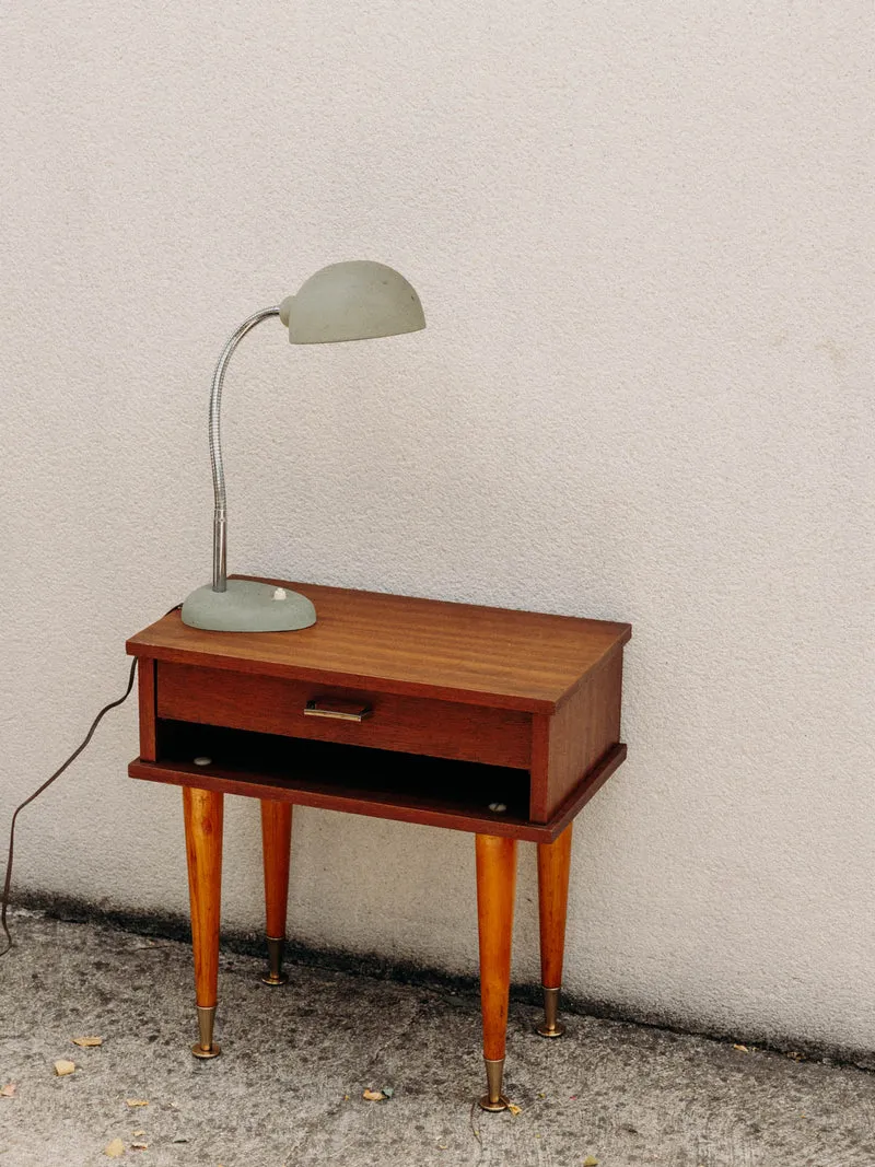 Julia, la lampe de bureau au design d'atelier N°950