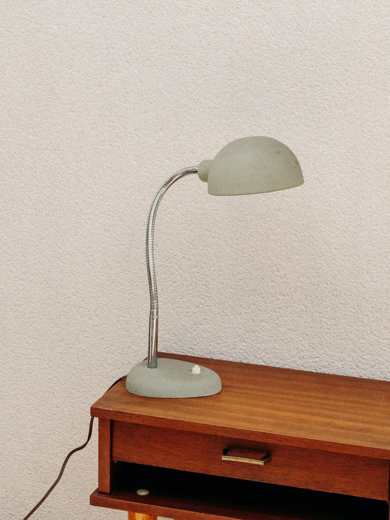 Julia, la lampe de bureau au design d'atelier N°950