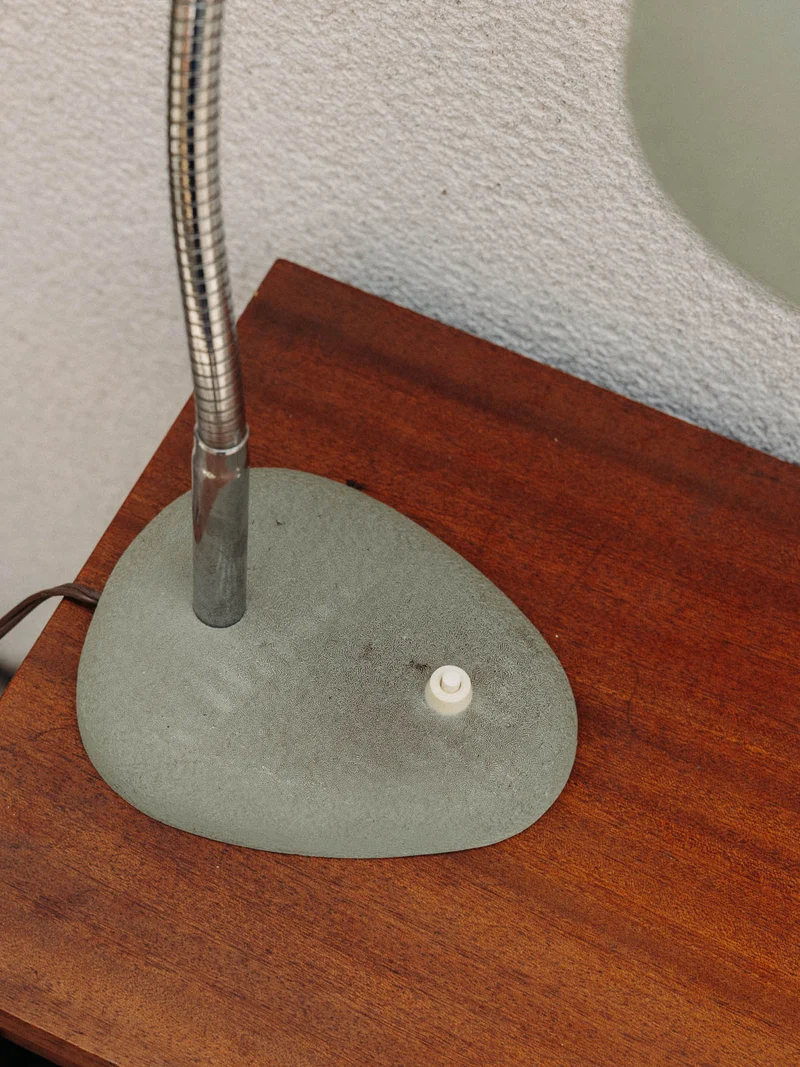 Julia, la lampe de bureau au design d'atelier N°950