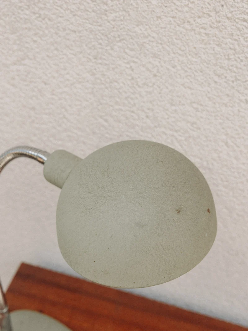 Julia, la lampe de bureau au design d'atelier N°950