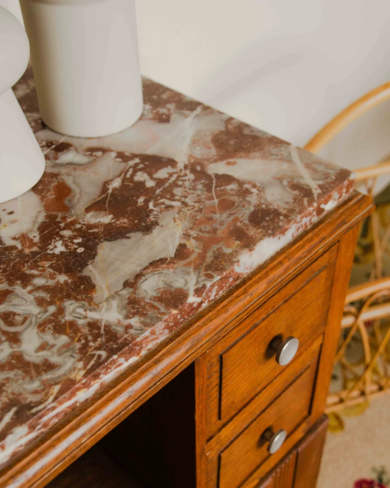 Odile, la table de chevet au plateau en marbre N°1383