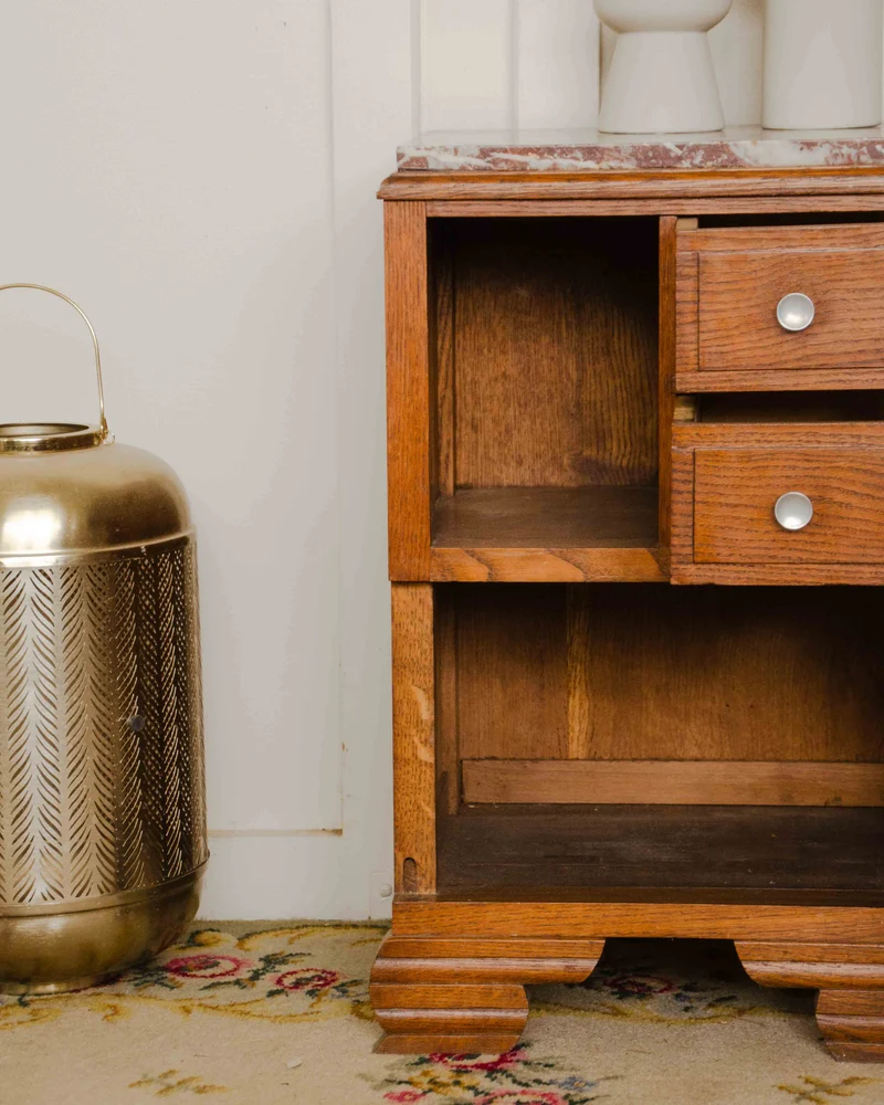 Odile, la table de chevet au plateau en marbre N°1383