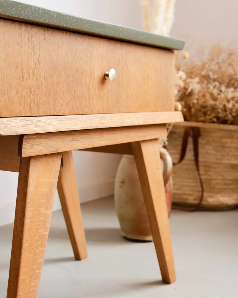 Odile, la table de chevet en bois N°1400