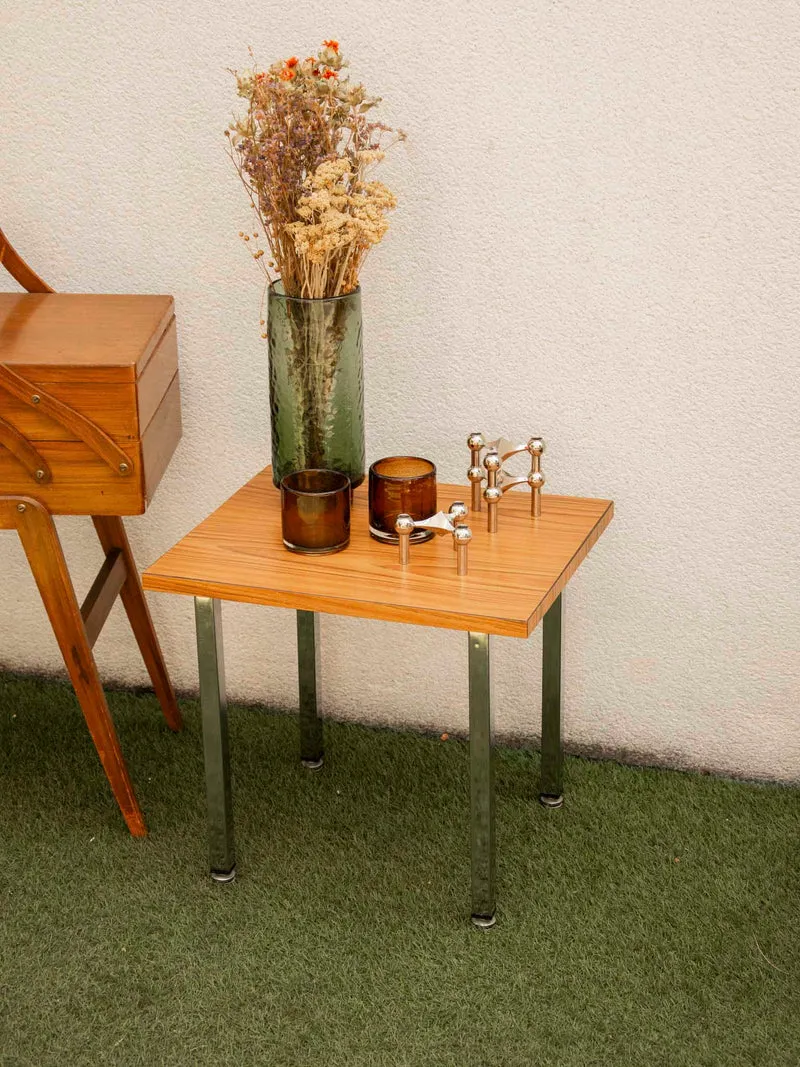 Hanna, la table d'appoint au design seventies rétro N°1382
