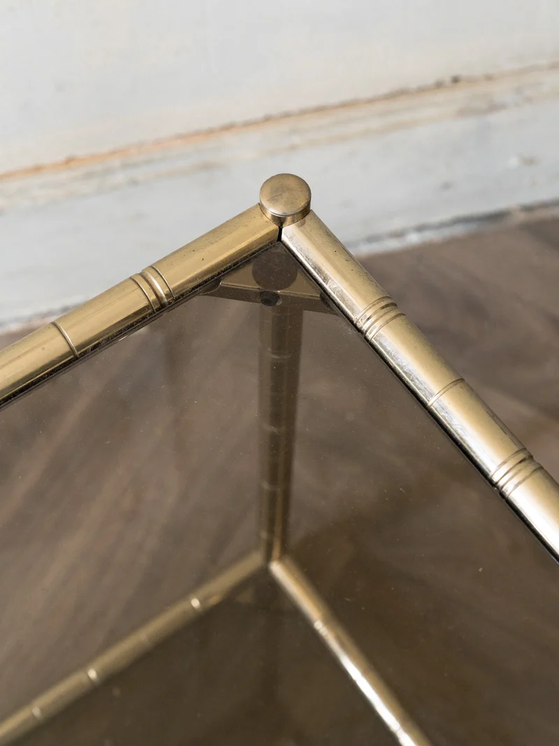 Hanna, la table d'appoint en verre et métal N°1387