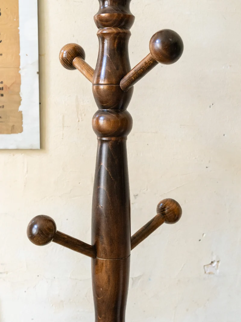 Max, le porte-manteau en bois tourné N°368