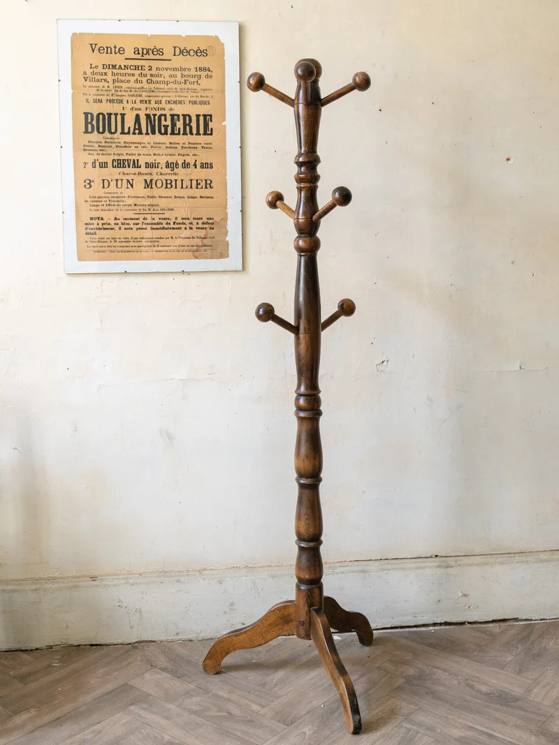 Max, le porte-manteau en bois tourné N°368