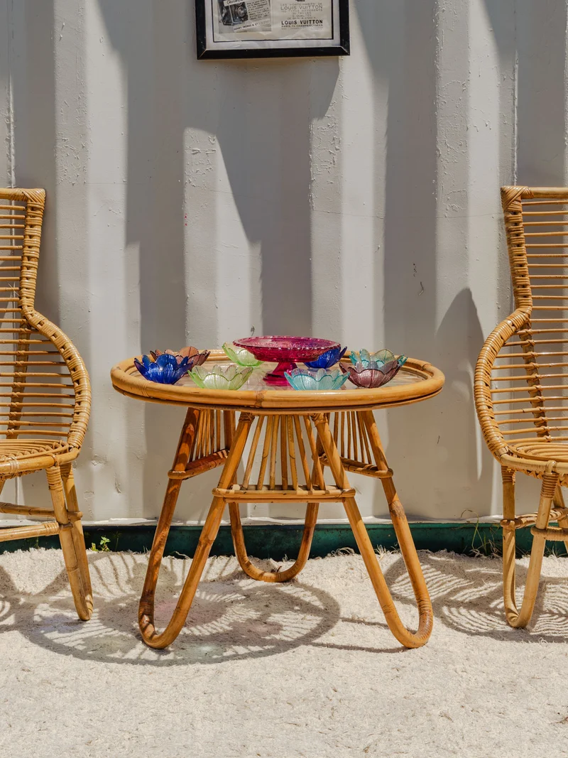 Ange, l'ensemble de table et fauteuils en rotin N°24