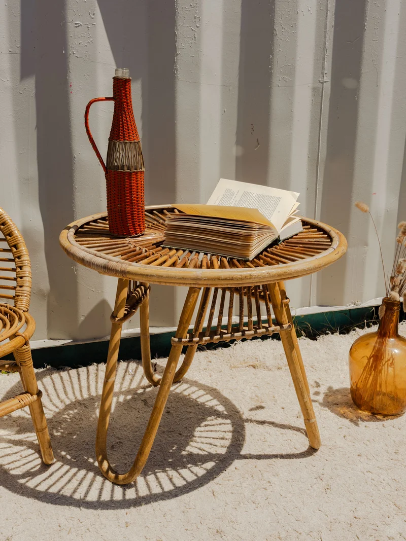 Francine, la table d'appoint en rotin N°1039