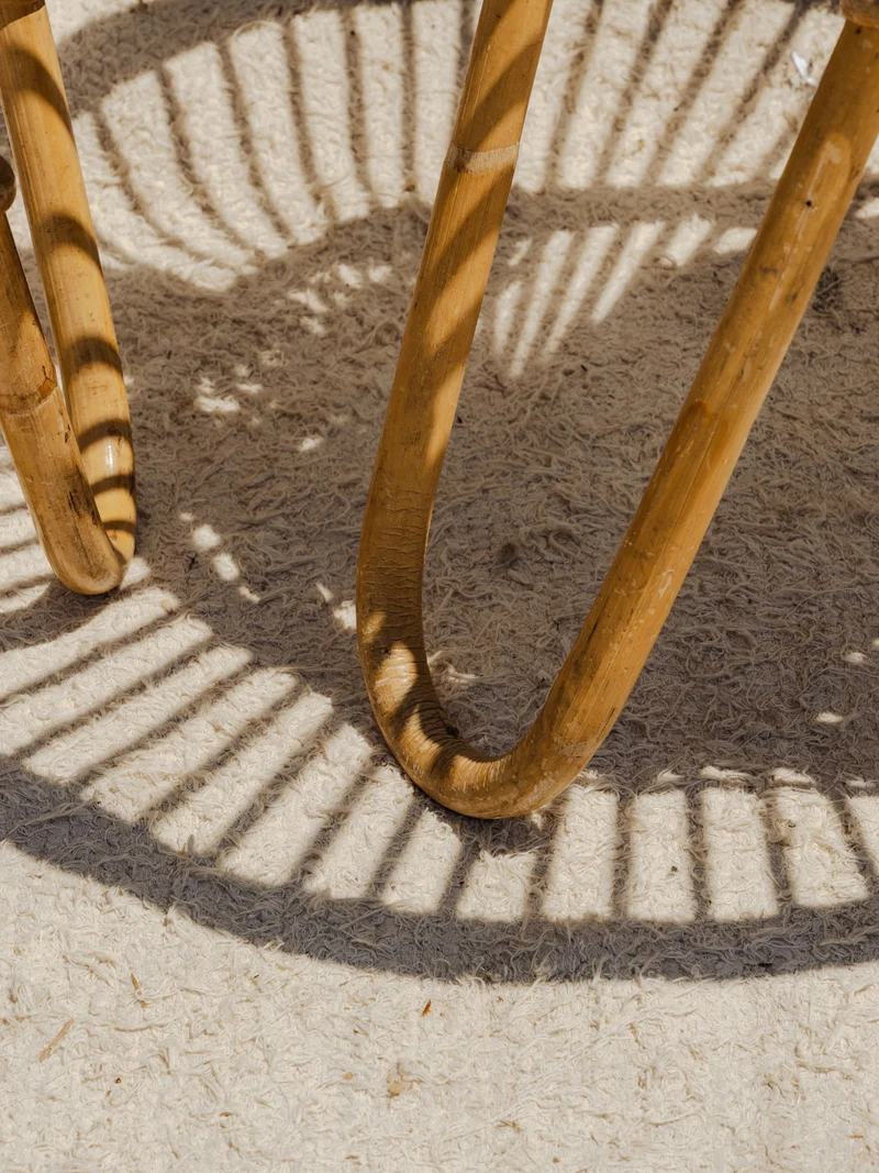 Francine, la table d'appoint en rotin N°1039