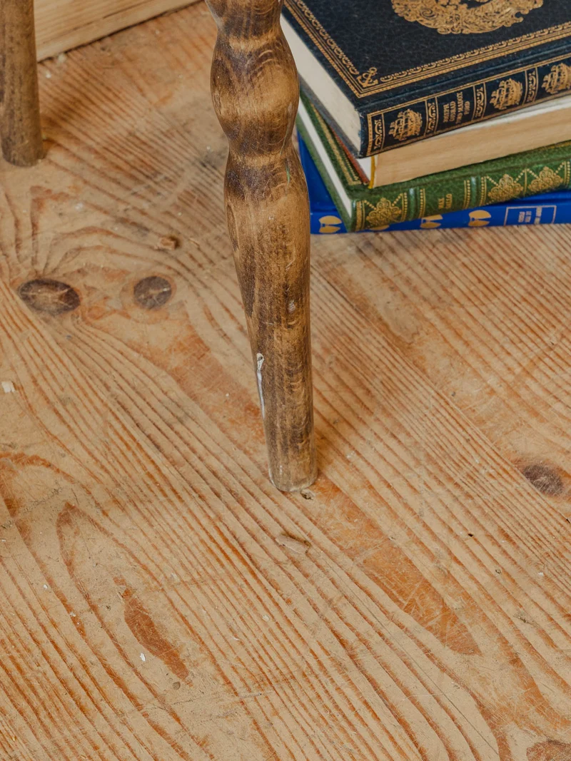 Regis, le tabouret en bois N°1419