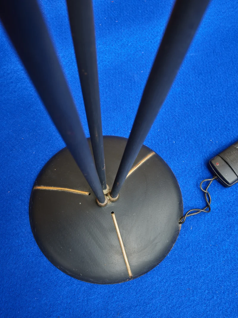 Julien, le lampadaire en métal mid-century N°384