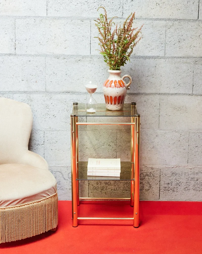 Hanna, la table d'appoint en chrome doré N°1363