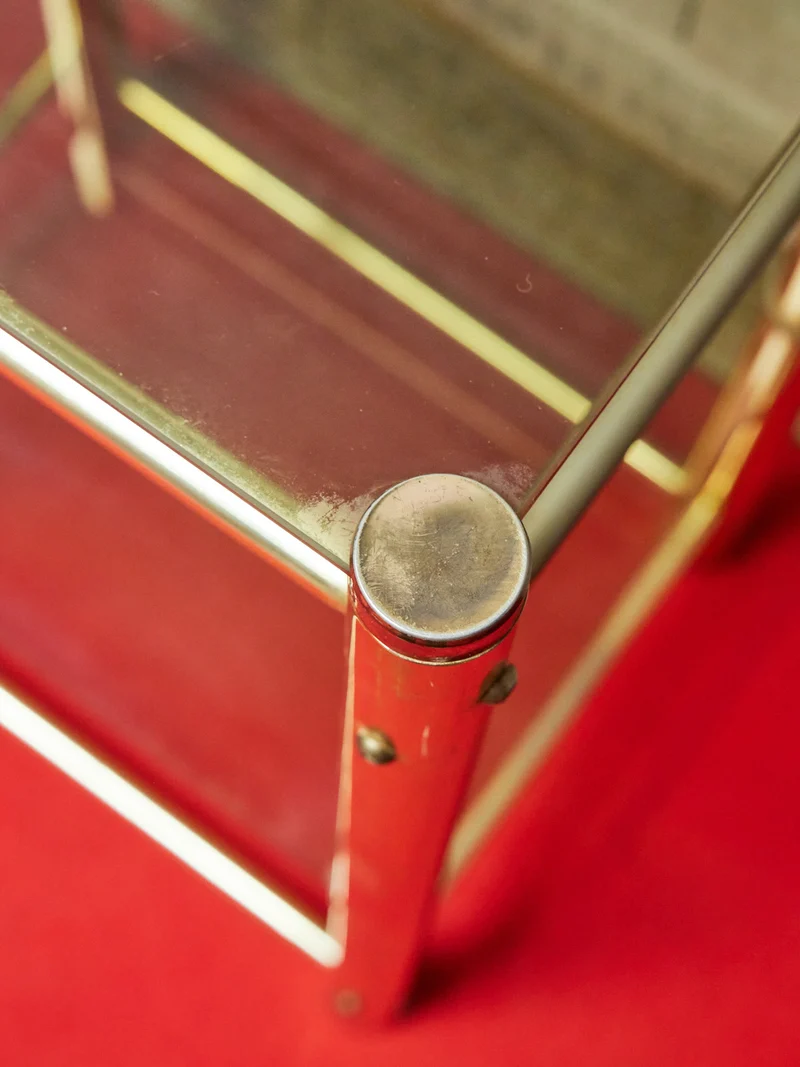Hanna, la table d'appoint en chrome doré N°1363