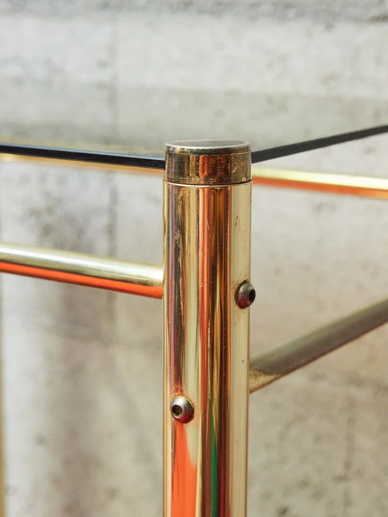 Hanna, la table d'appoint en chrome doré N°1363