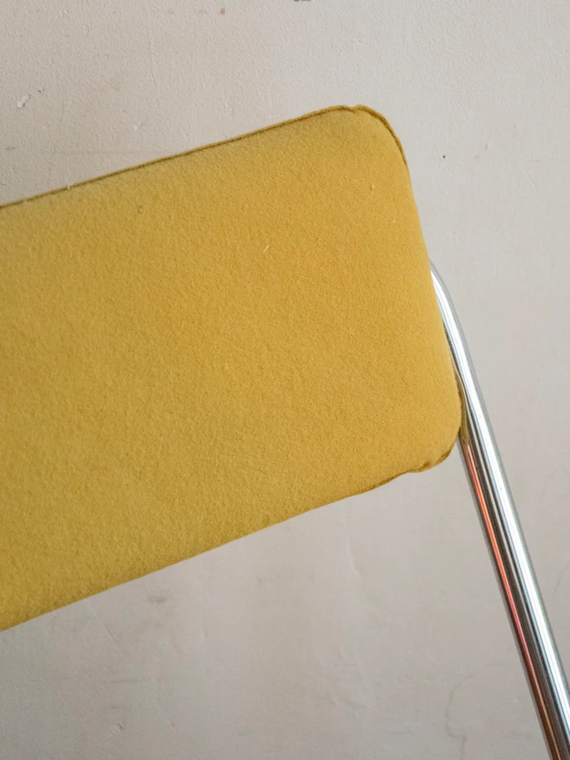 Alma, le paire de chaises jaune moutarde pliantes N°1647