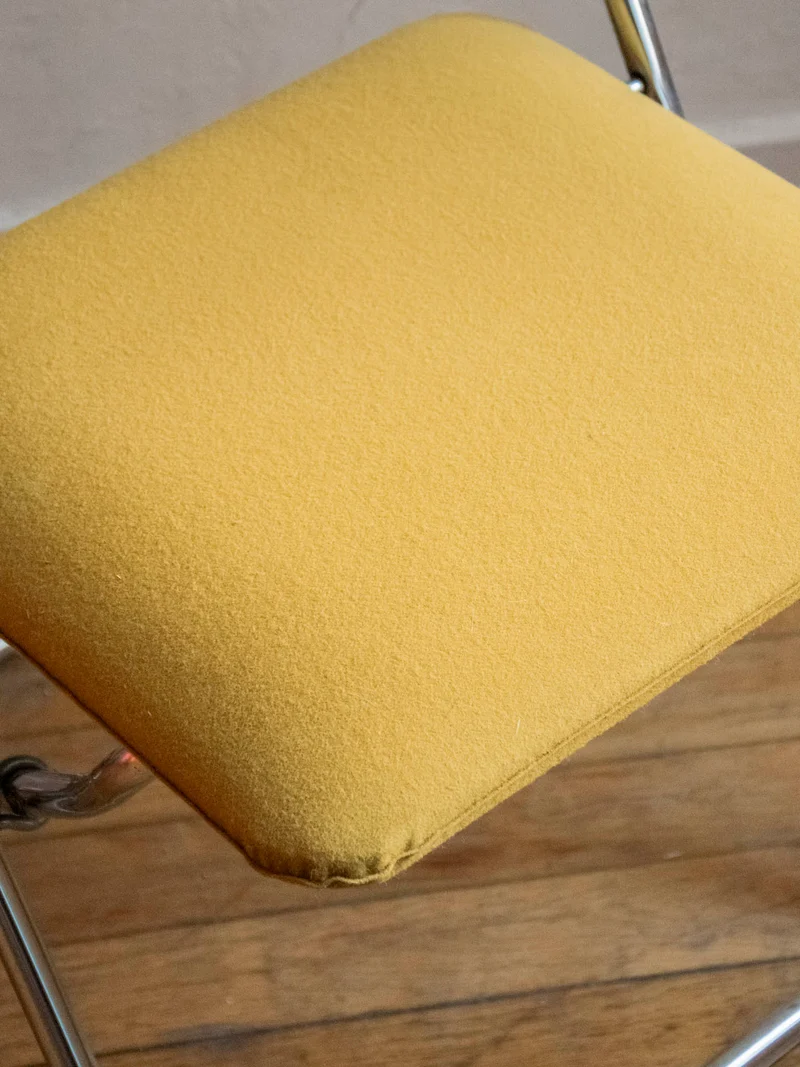 Alma, le paire de chaises jaune moutarde pliantes N°1647