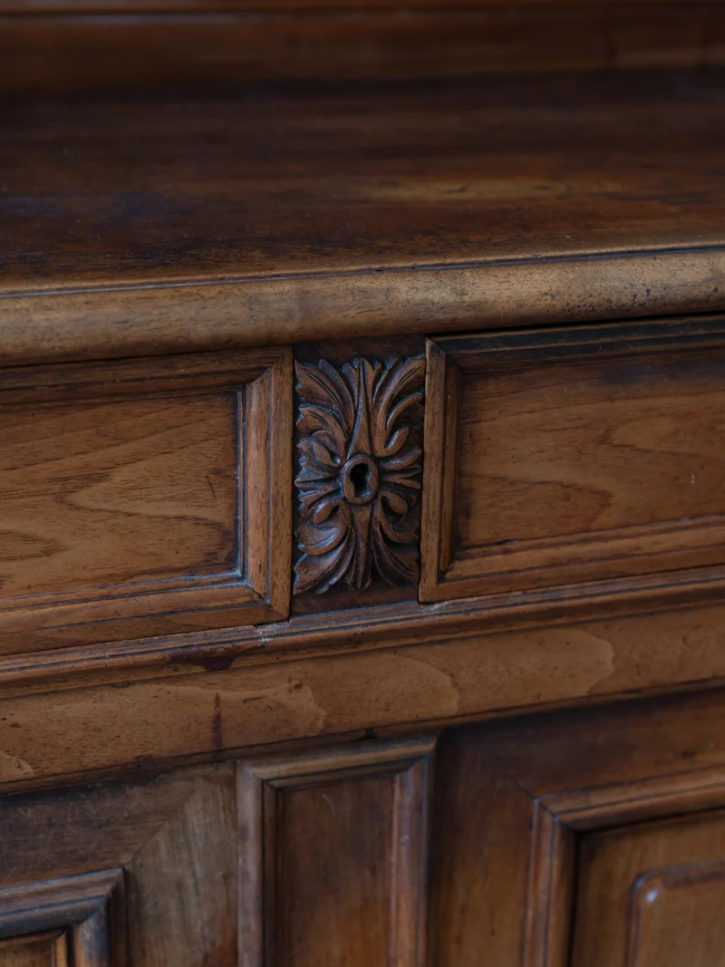 Gilbert, le buffet deux-corps en bois massif N°1636