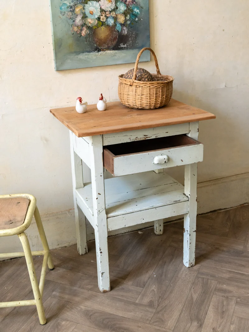 Francine, la table d'appoint vintage en bois N°1022