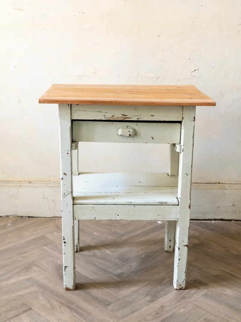 Francine, la table d'appoint vintage en bois N°1022