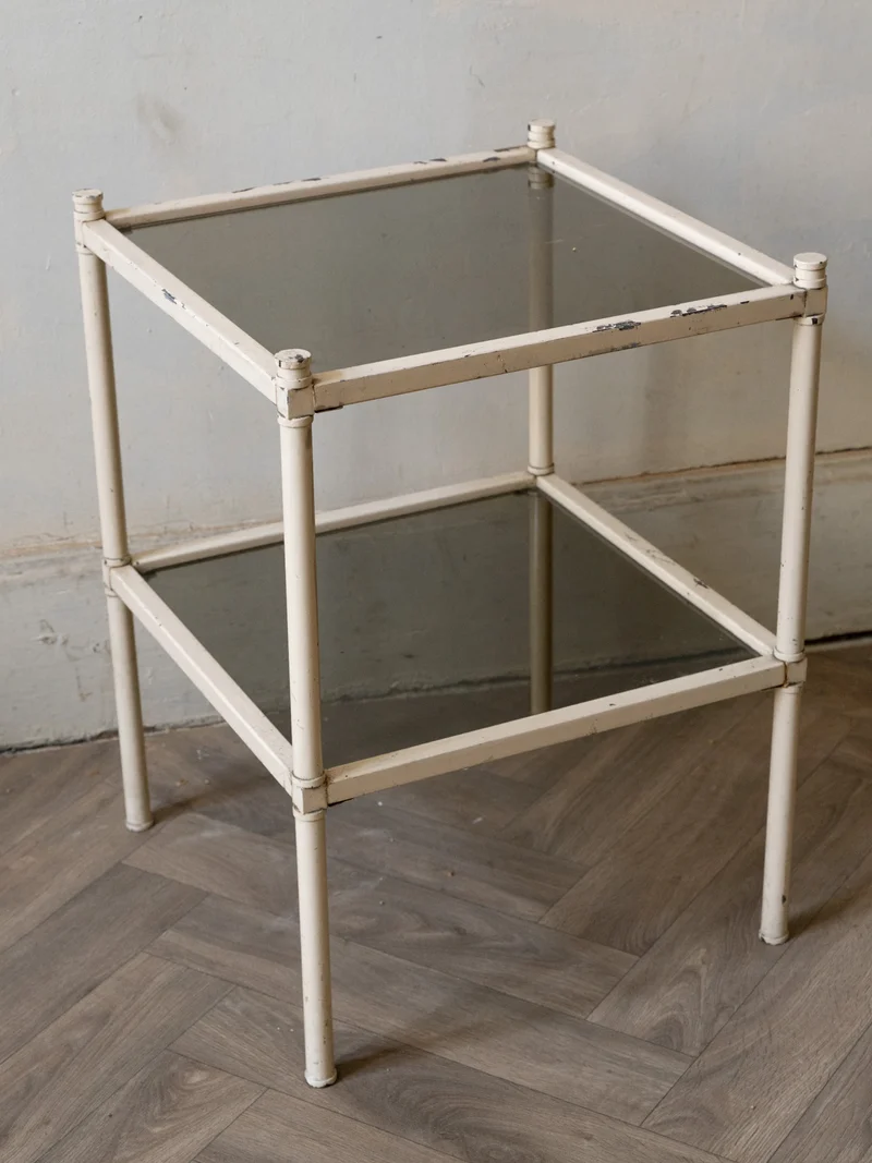 Hanna, la table d'appoint en verre et métal N°1386