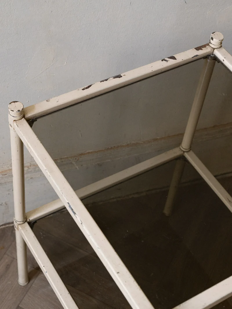 Hanna, la table d'appoint en verre et métal N°1386