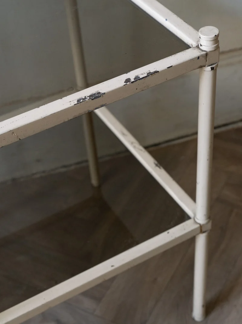 Hanna, la table d'appoint en verre et métal N°1386