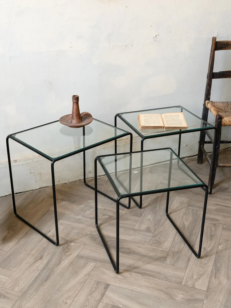 Barbara, les tables gigognes en verre et métal N°167
