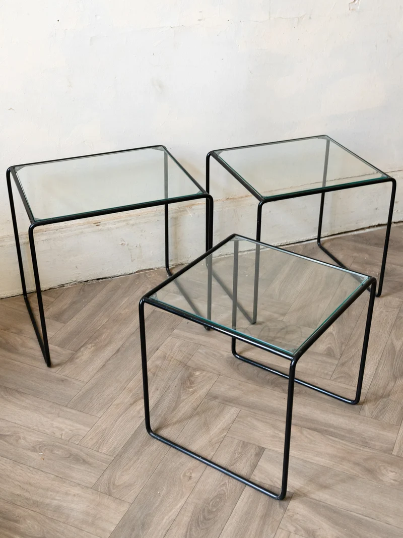 Barbara, les tables gigognes en verre et métal N°167