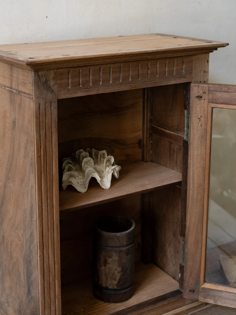 Gaëlle, la petite vitrine ancienne en chêne N°920