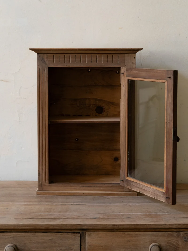 Gaëlle, la petite vitrine ancienne en chêne N°920