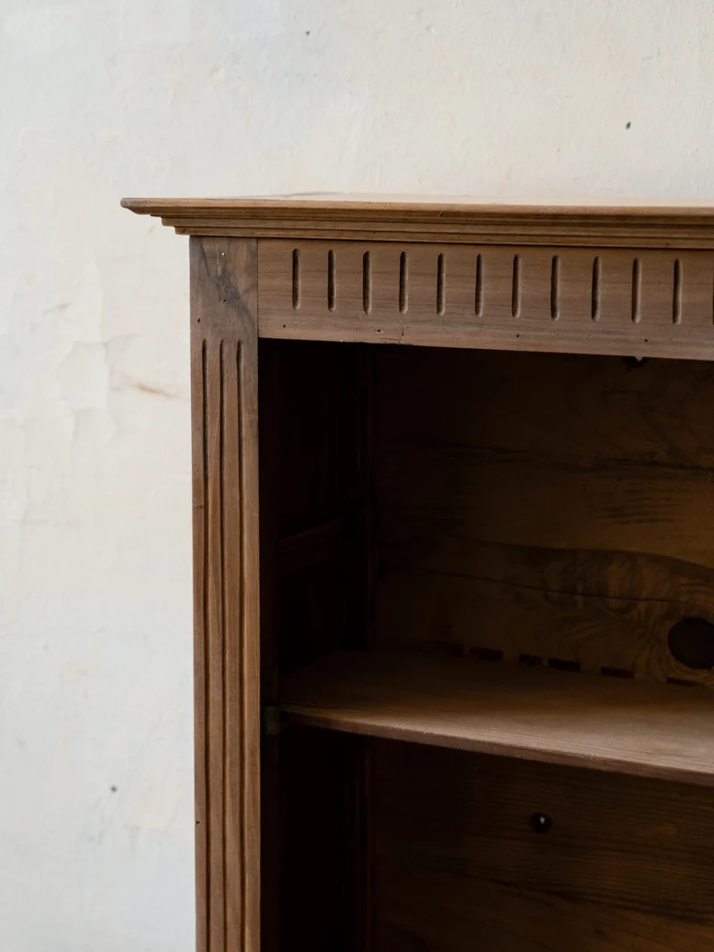 Gaëlle, la petite vitrine ancienne en chêne N°920