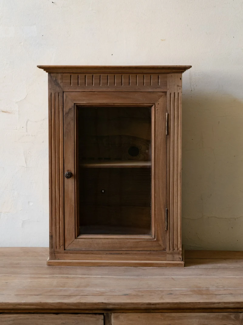 Gaëlle, la petite vitrine ancienne en chêne N°920