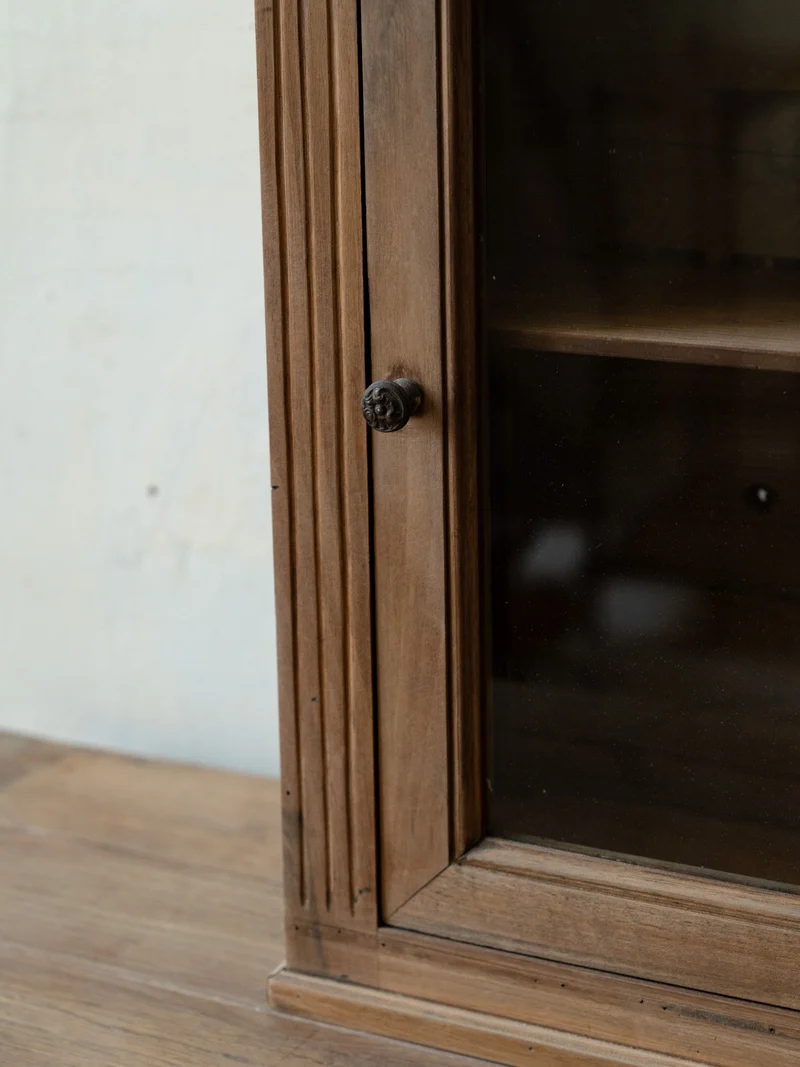 Gaëlle, la petite vitrine ancienne en chêne N°920