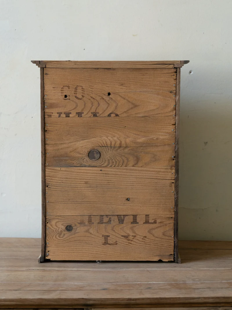 Gaëlle, la petite vitrine ancienne en chêne N°920
