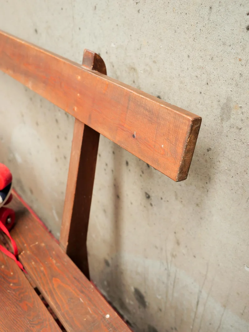 Antoine, le grand banc en bois N°445