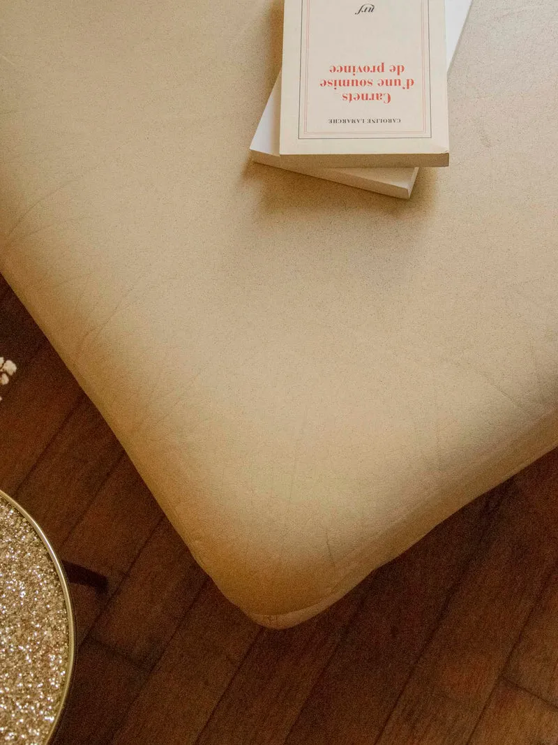 Jean-Philippe, le pouf confortable en cuir beige N°95