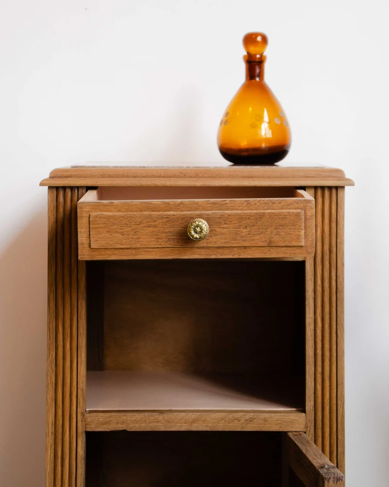 Odile, la table de chevet en marbre et bois N°1399