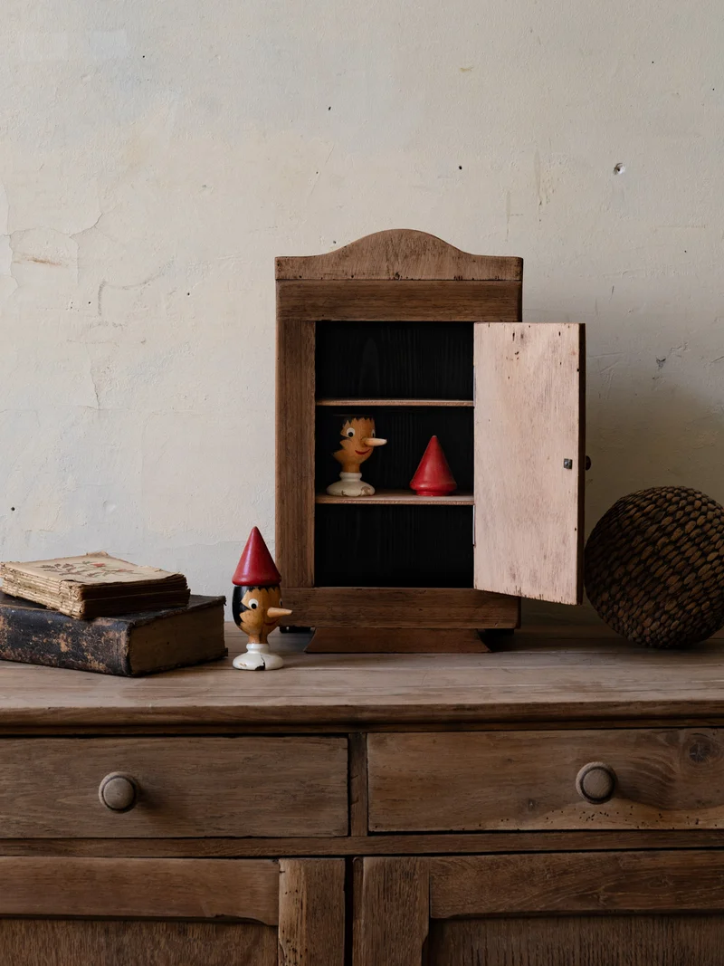 Gaëlle, petite armoire ancienne en bois N°921