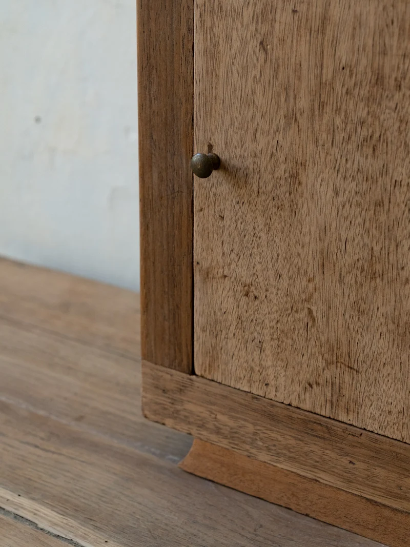Gaëlle, petite armoire ancienne en bois N°921