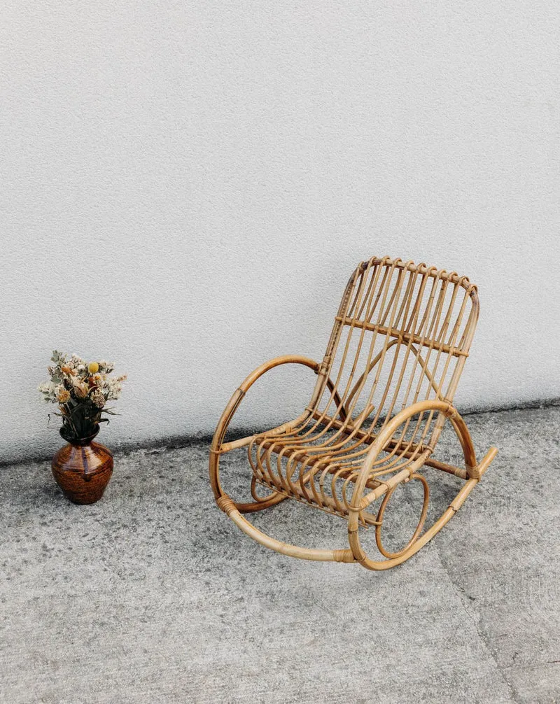 Marcus, le fauteuil pour enfant à bascule en rotin naturel N°323