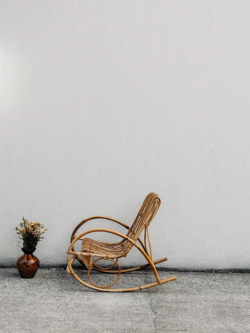 Marcus, le fauteuil pour enfant à bascule en rotin naturel N°323