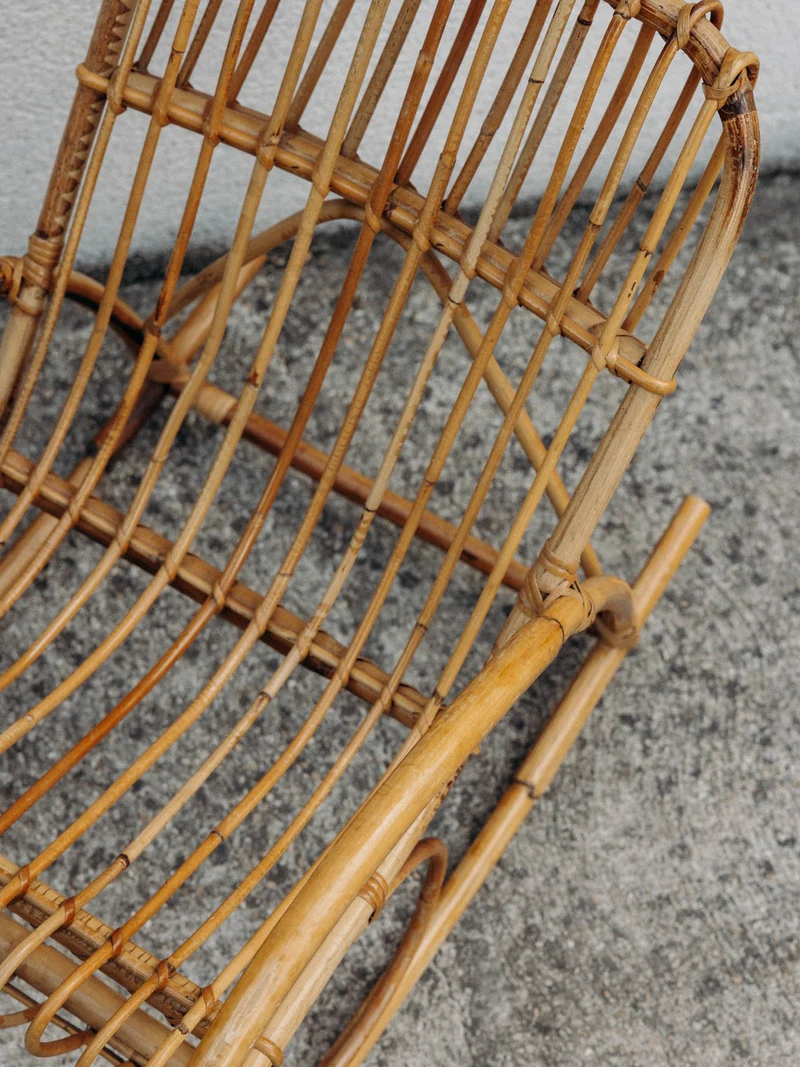 Marcus, le fauteuil pour enfant à bascule en rotin naturel N°323