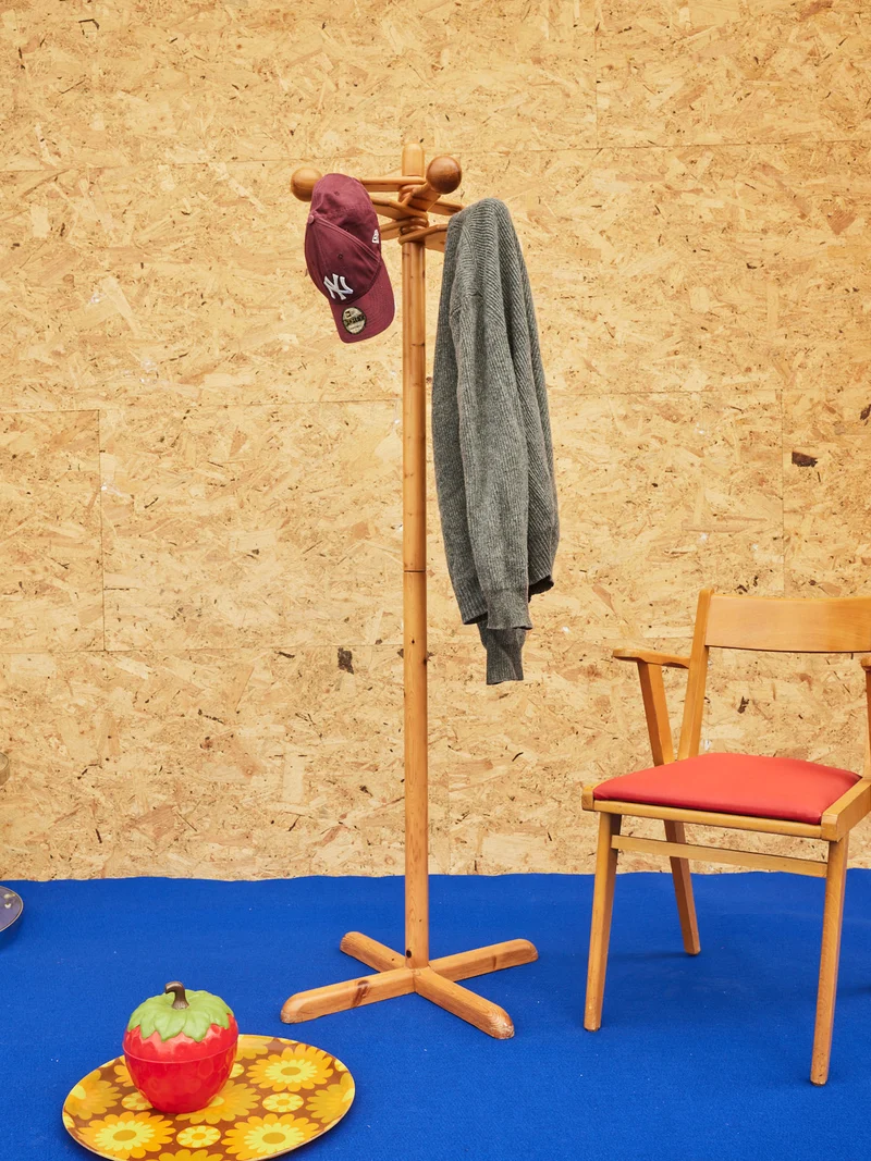 Max, le porte-manteau en pin N°354
