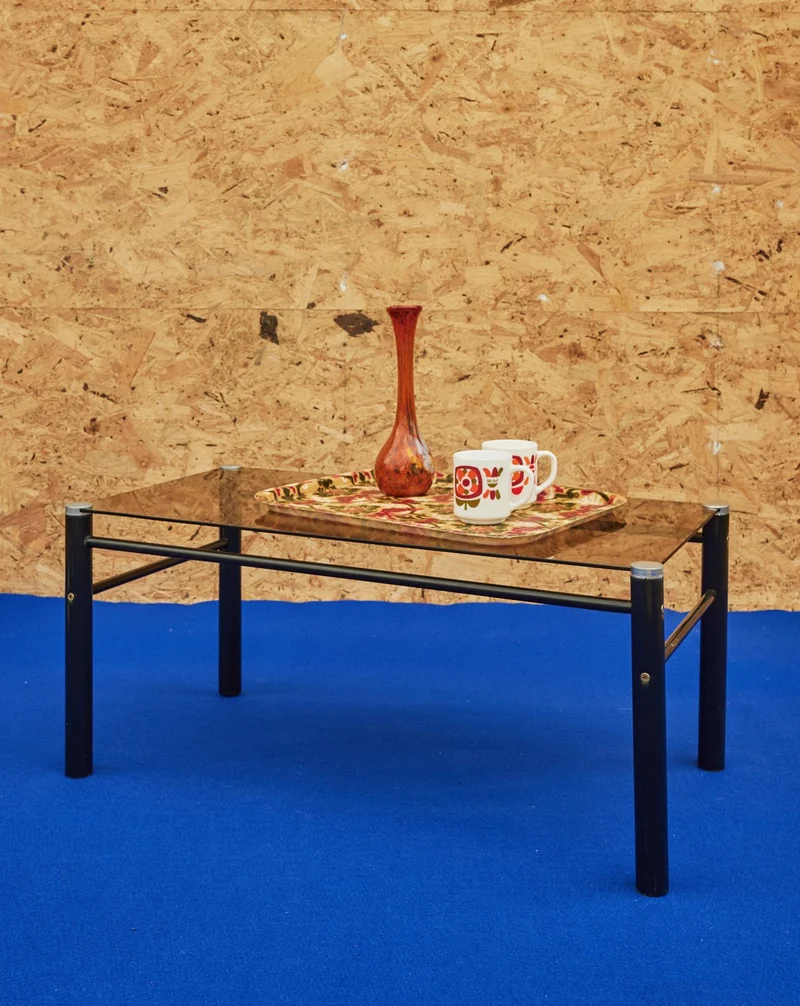 Donna, la table basse en verre fumé N°1014